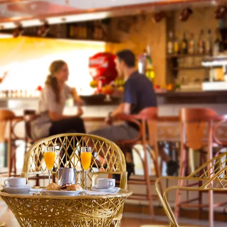 Caleta Garden 아파트호텔 2*