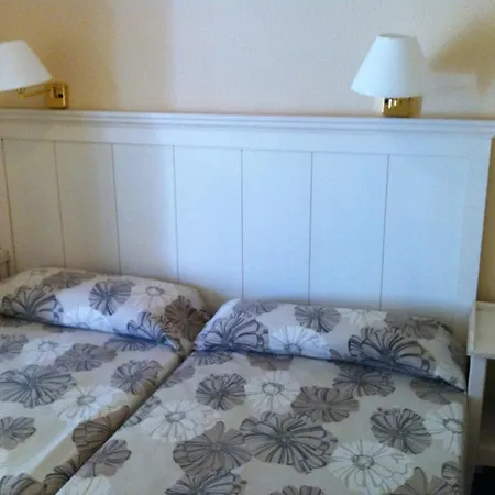 アパートホテル Caleta Garden 2*